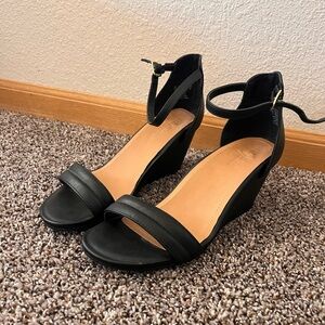 Kenneth Cole Reaction Black Ankle-Strap Wedge Sandals